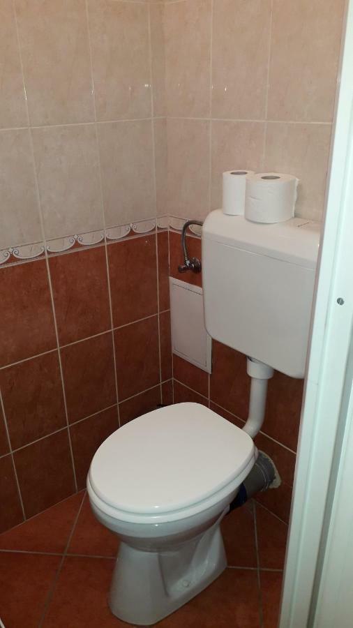 Annika Apartman Eger Luaran gambar